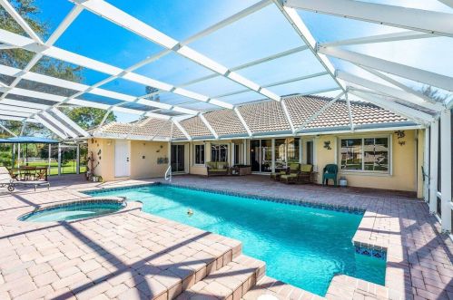 8290 Mizzen Dr, Boynton Beach FL 33472-2721 exterior