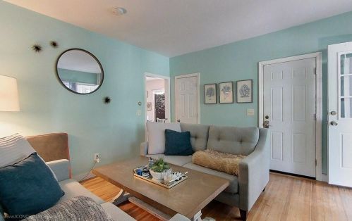 15 Dean Ave, Middletown RI 02840-3406 exterior