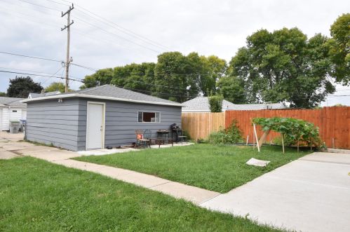 2911 33, Milwaukee WI 53215-3619 exterior