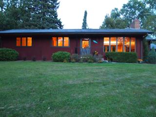 2764 Aglen St, Saint Paul, MN 55113-2001