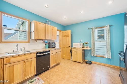 853 Innes St, Grand Rapids MI 49503-3520 exterior