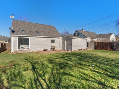 3519 Macarthur Dr, Manitowoc WI 54220-4229 exterior