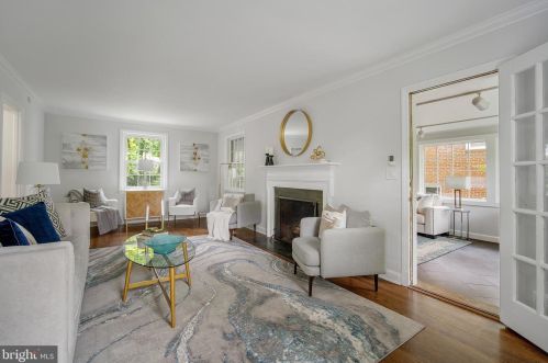 1524 Red Oak Dr, Silver Spring MD 20910-1549 exterior