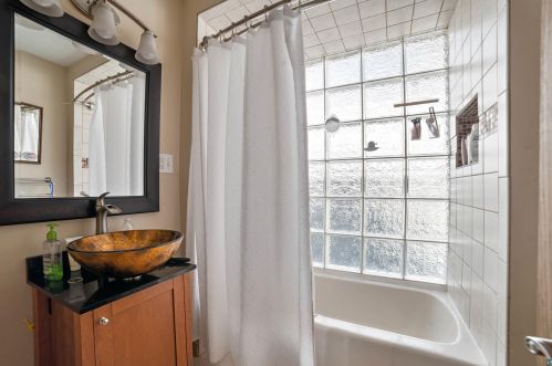 518 42nd Ave, Duluth MN 55804-2127 exterior