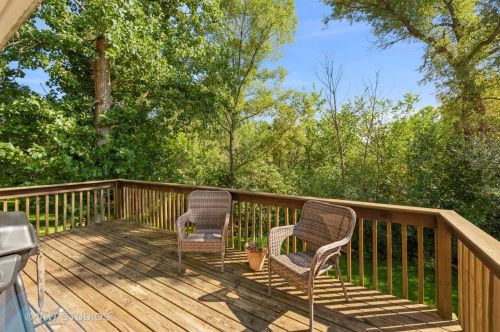 7515 Hickory Grv, Bull Valley IL 60097-8698 exterior