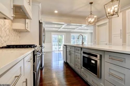 30 Elmwood Dr, Livingston NJ  07039-2205 exterior