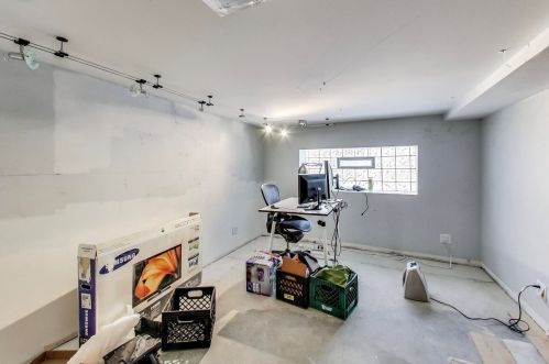 2421 Artesian Ave, Chicago IL 60645-5302 exterior