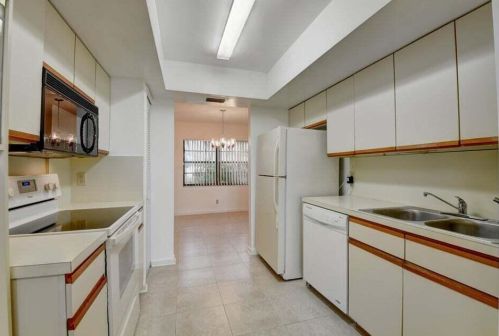 5655 Parkwalk Cir, Boynton Beach FL 33472-2314 exterior