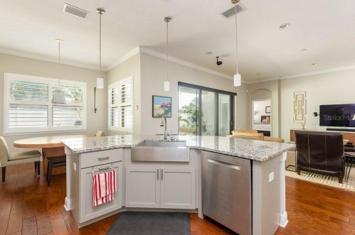 3017 Ballast Point Blvd, Tampa FL 33611-3902 exterior