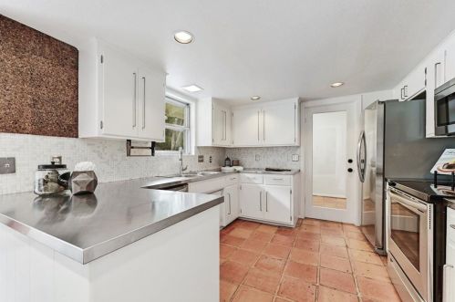 9002 Collingwood Dr, Austin TX 78748-5209 exterior