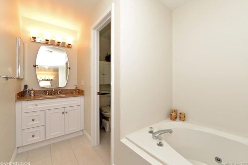 42 Ritch Ave, Greenwich CT 06830-6221 exterior