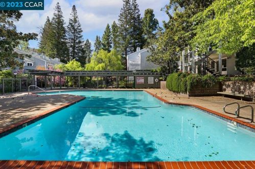 372 Camelback Rd, Concord CA  94523-1357 exterior