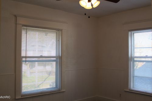 1224 Sherman St, Grand Rapids MI 49506-2611 exterior