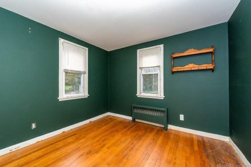 1075 Poquonock Ave, Windsor CT 06095-1234 exterior