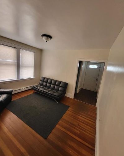 77 Clarence St, Providence RI 02909-3504 exterior