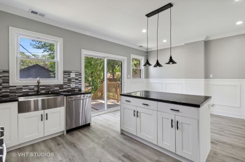 9145 University Ave, Chicago IL 60619-7946 exterior