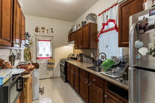 585 Van Nest Ave, Bronx NY 10462-3937 exterior