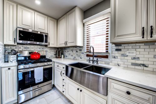 4905 124 St, Chicago IL 60628-7240 exterior