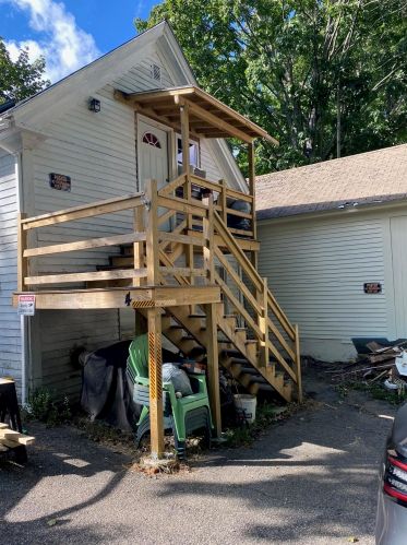 166 Locust St, Dover NH 03820-4033 exterior