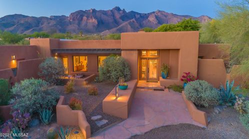 6561 Avenida De Posada, Tucson AZ  85718-2057 exterior