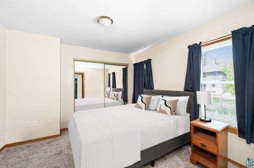 957 86 Ave, Duluth MN 55808-1412 exterior