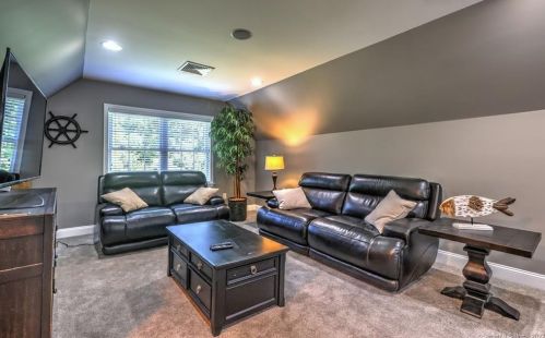 60 Milford Chase, Milford CT 06461-9124 exterior