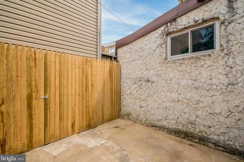 1629 2nd St, Philadelphia PA 19133-0033 exterior