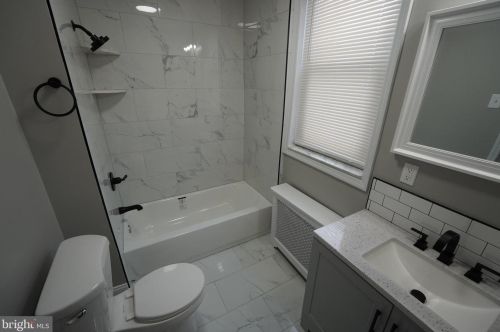 2858 Aramingo Ave, Philadelphia PA  19134-4224 exterior