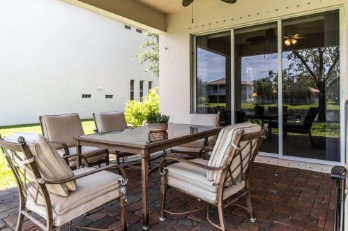 2221 Newport Is Blvd, Fort Pierce FL 34953-4586 exterior