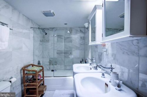 2004 Brandywine St, Philadelphia PA 19130-3204 exterior