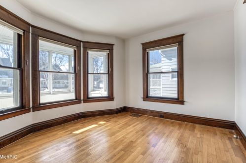 25 Elmwood, Grand Rapids MI 49505-4777 exterior