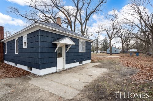 3237 6th St, Meskegon MI  49444-2845 exterior