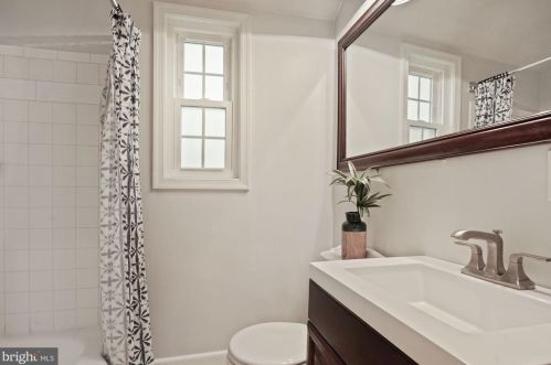 2216 Dearing St, Alexandria VA 22302-1804 exterior