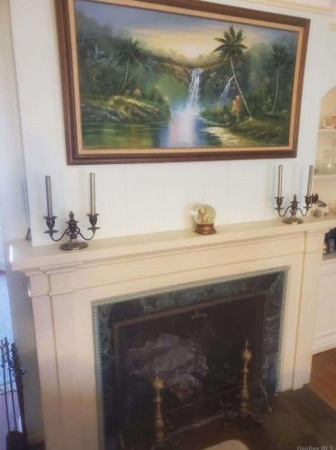 3 Firethorne Ln, Valley Stream, NY 11581-1727