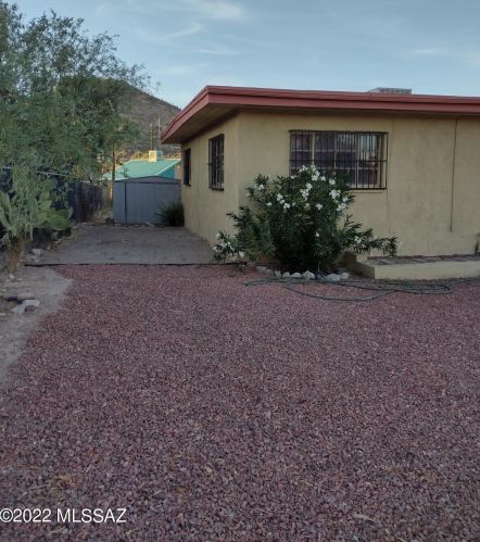 1864 Calle Sombrero, Tucson AZ 85713-2627 exterior