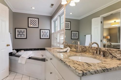 22 Running Brk Dr, Deep River CT 06419-1309 exterior