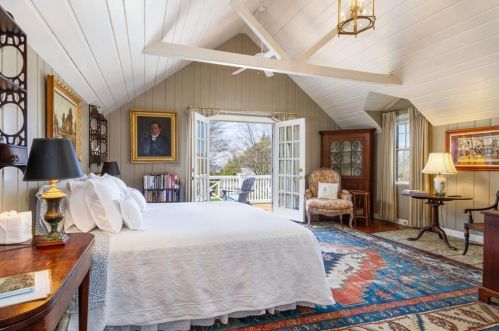 31 Bowery St, Middletown RI 02840-3560 exterior