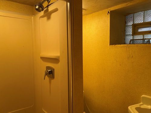 5704 Hampton St, Pittsburgh PA 15206-1618 exterior