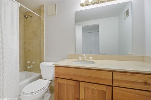 2125 Clifton Ave, Chicago IL  60614-4115 exterior