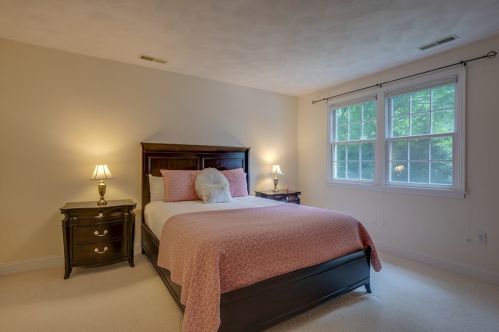 37 Chestnut St, North Andover MA  01845-5211 exterior