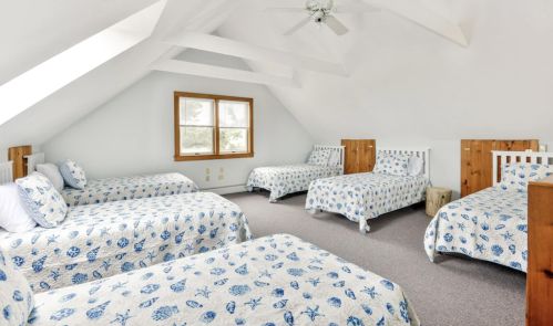 18 Mdw Ln, Nantucket MA 02554-2193 exterior