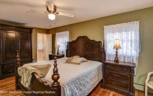 9 Mockingbird Rd, Edison NJ 08820-2752 exterior