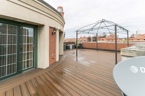 2014 Lincoln Ave, Chicago IL 60614-4598 exterior