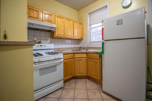 319 St, Union City NJ 07087-4504 exterior