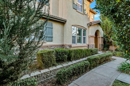 902 Bullion Ln, Folsom, CA 95630-8733