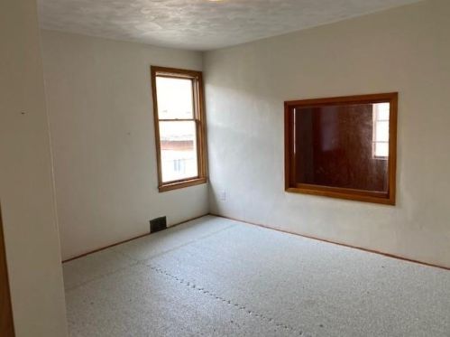 64 Race St, Manor PA 15665-1609 exterior