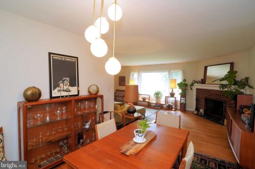 56 Roxboro Rd, Trenton NJ  08648-3925 exterior