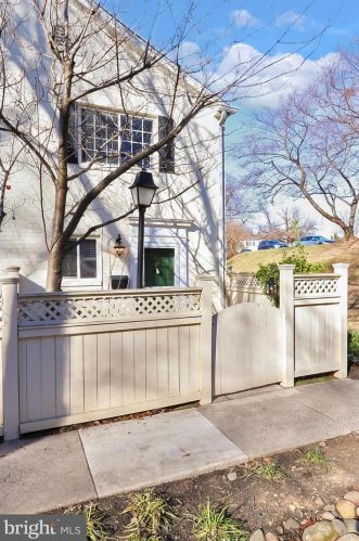 5260 Maris Ave, Alexandria VA  22304-1904 exterior