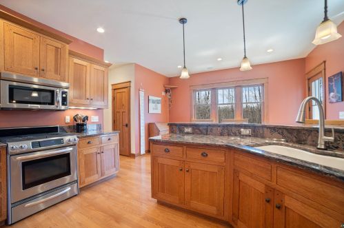 4881 Trails End Dr, Duluth MN 55811-3690 exterior