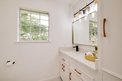 8800 Balcones Clb Dr, Austin TX 78750-3006 exterior